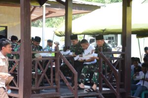 Walikota Palu Sambangi Danrem 132/TDL Sholat Jumat Bersama Prajurit dan Masyarakat