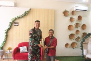 Komsos Kreatif dan Silahturahmi Satgas Yonkav 6/Naga Karimata dengan Insan Media Kabupaten TTU