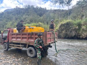 Aksi Cepat Tanggap Satgas Yonif 330/Tri Dharma, Berhasil Padamkan Kebakaran Hutan di Intan Jaya