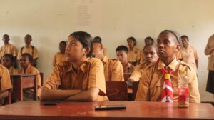 Tanamkan Jiwa Nasionalisme, Satgas Yonif 623/BWU Bekali Wawasan Kebangsaan Kepada Generasi Muda