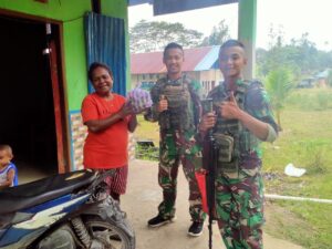 Kebun Garapan Pos Satgas Yonif 133/YS Membuahkan Hasil, Masyarakat Binaan Ikut Merasakannya