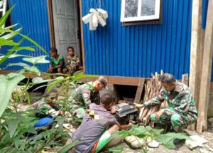 Satgas Yonif 310/KK Berikan Bantuan Genset Kepada Warga Di Perbatasan RI-PNG