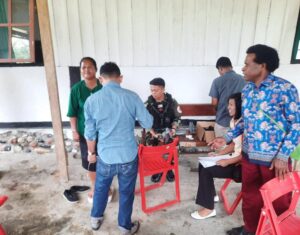 Satgas Yonif 200/BN Bersama Dinas Kesehatan Laksanakan Pemeriksaan Kesehatan Setelah Ibadah Minggu