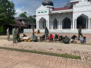 Usai Latihan, Yonif 113/JS Gelar Baksos dan Karya Bakti