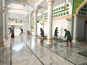 Usai Latihan, Yonif 113/JS Gelar Baksos dan Karya Bakti