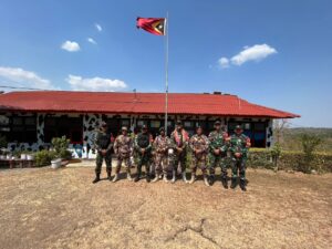 Pererat Persahabatan di Tapal Batas, Satgas Yonkav 6/Naga Karimata Kunjungi Pos UPF Passabe Timor Leste