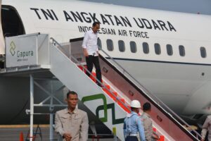 Danrem 043/Gatam Dampingi Pangdam II/Sriwijaya Sambut Presiden RI di Bandara Radin Inten