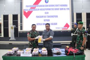 Pangdam XII/Tpr Serahkan Tersangka dan Barang Bukti Sabu 11 Kilogram Kepada BNNP Kalbar