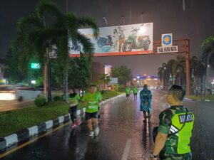 Pangdam XII/Tpr Lepas Ribuan Peserta Tanjungpura Night Run 7,8 Kilometer