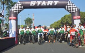 Kasbrigif 9 Kostrad Ikuti Fun Bike HUT ke 78 TNI di Alun-Alun Jember