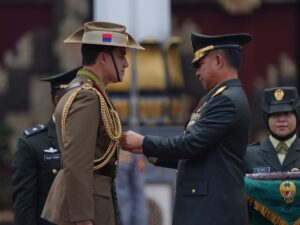 Kasad Anugerahkan Bintang Kartika Eka Paksi Utama Kepada Chief Of The Australian Army