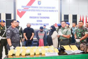 Pangdam XII/Tpr Serahkan 3 Tersangka dan Barang Bukti 15,75 Kg Sabu ke BNNP Kalbar