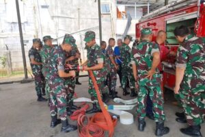 Brigif 17 Kostrad Laksanakan Latihan Pemadam Kebakaran