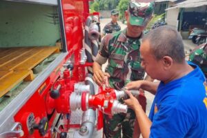 Brigif 17 Kostrad Laksanakan Latihan Pemadam Kebakaran