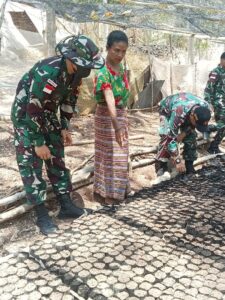 Jalin Hubungan Emosional Dengan Warga, Pos Inbate Membantu Pembibitan Di Kelompok Tani