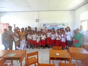 Satgas Yonif 200/BN Bersama Puskemas Kelila Adakan Penyuluhan Kesehatan Bulan Imunisasi Anak Sekolah (BIAS)