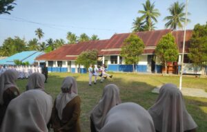 Jadi Irup di SMKN 4 Ternate, Danramil Bawa Babinsa untuk Ajarkan Wasbang