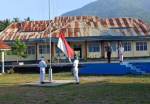 Jadi Irup di SMKN 4 Ternate, Danramil Bawa Babinsa untuk Ajarkan Wasbang