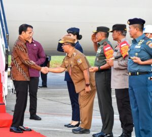 Pangdam VI/Mlw Sambut Kedatangan Presiden RI