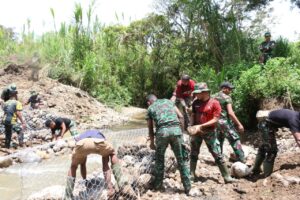 Wujud Kepedulian TNI Untuk Rakyat, Kodim 1702/Jayawijaya Gelar Karya Bakti