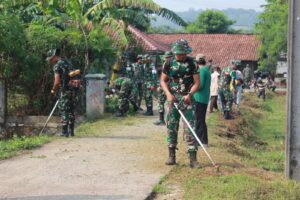 Bersama Masyarakat Prajurit Yonpomad Puspomad Gelar Karya Bakti