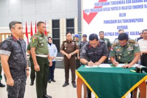 Serahkan Pelaku dan Sabu 10 Kg ke BNNP Kalbar, Pangdam XII/Tpr Tegaskan Tak Lelah dan Menyerah Perangi Narkoba