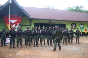 Persiapkan Natal dan Tahun Baru, Satgas Yonif 111/KB Karya Bakti Bersama Masyarakat