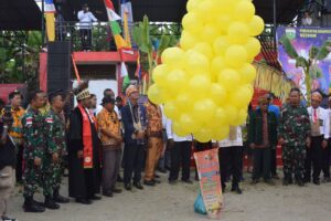 Junjung Tinggi Budaya Satgas Yonif 122/TS Ikut Serta Festival Seni Budaya dan Persembahan Hasil Bumi