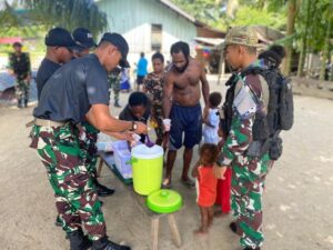 Bubur Kacang Hijau dan Jagung Rebus Satgas Yonif 623/BWU Penambah Gizi Anak Papua