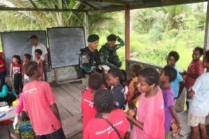 Peduli Kesehatan, Pasukan Pandawa Kostrad Laksanakan Program BIAS di Sekolah Rimba