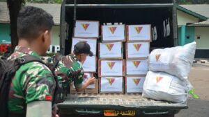 Peduli Kemanusiaan, Satjar Divif 1 Kostrad Berikan Bantuan Warga Palestina