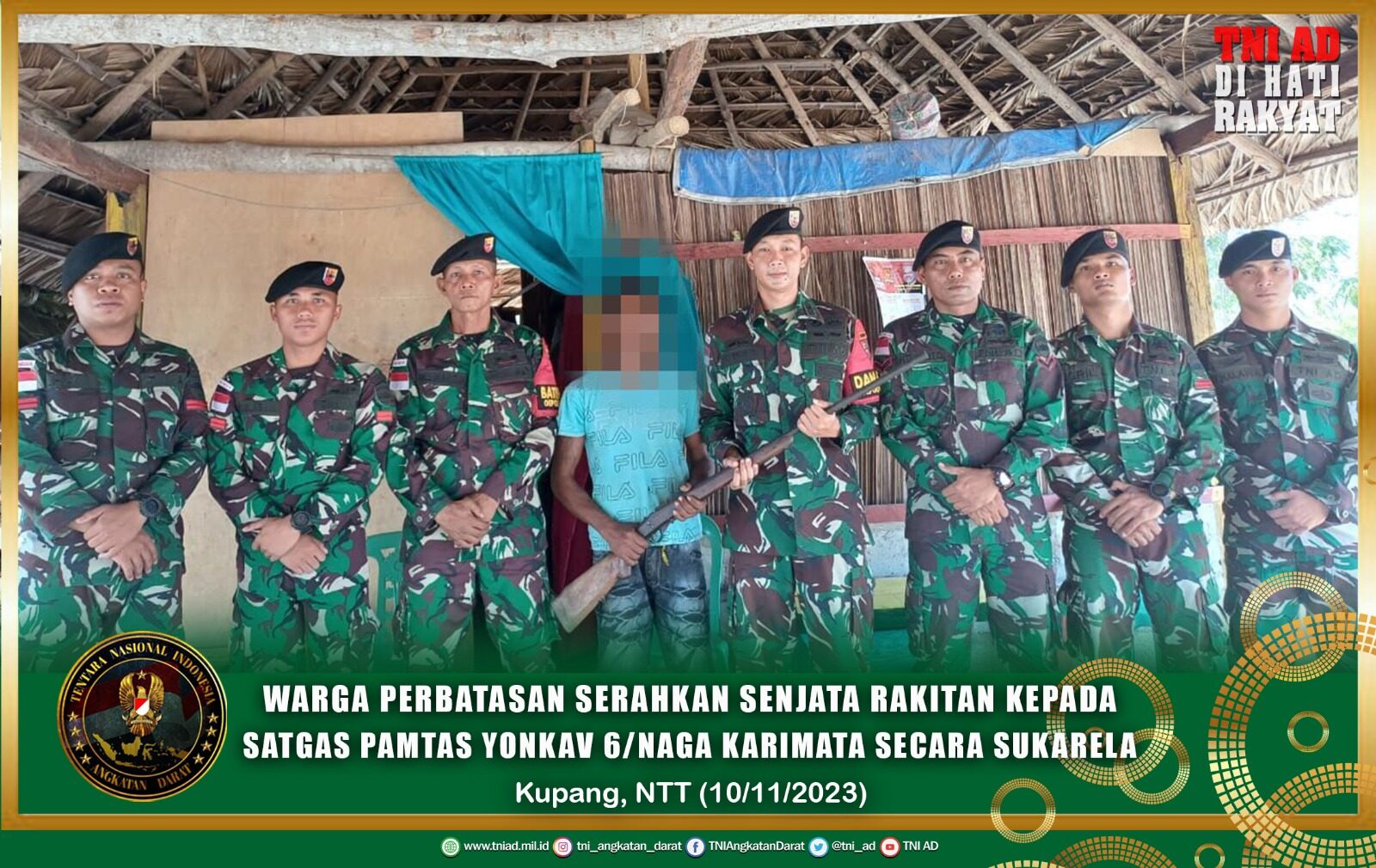 Warga Perbatasan Serahkan Senjata Rakitan kepada Satgas Pamtas Yonkav 6/Naga Karimata Secara Sukarela