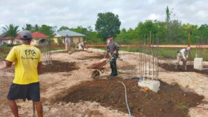 Satgas Yonif 726/TML Bangun Masjid Metaat Bersama Masyarakat di Distrik Eligobel