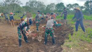 Satgas Yonif 726/TML Bangun Masjid Metaat Bersama Masyarakat di Distrik Eligobel