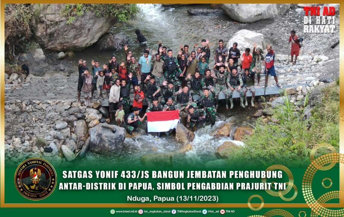 Satgas Yonif 433/JS Bangun Jembatan Penghubung Antar-Distrik di Papua, Simbol Pengabdian Prajurit TNI