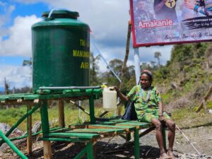 Satgas 330 Bantu Warga "Negeri di Atas Awan" Dapatkan Air Bersih