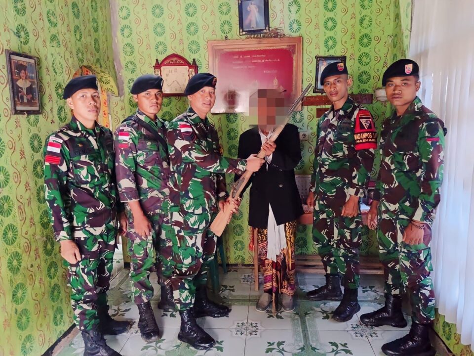 Satgas Pamtas Yonkav 6/Naga Karimata Mendapatkan 1 Pucuk Senjata Jenis Flintlock