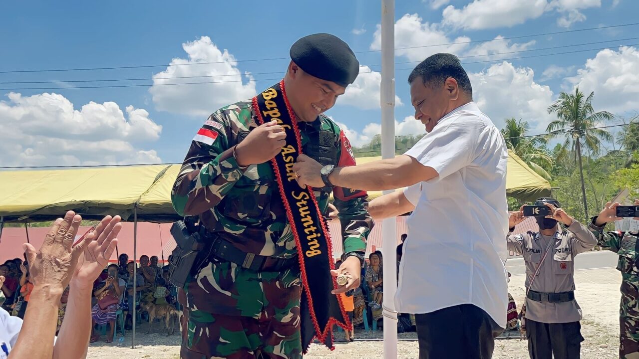 Peduli Anak Stunting, Dansatgas Pamtas Yonkav 6/Naga Karimata Dikukuhkan Sebagai Bapak Asuh Stunting