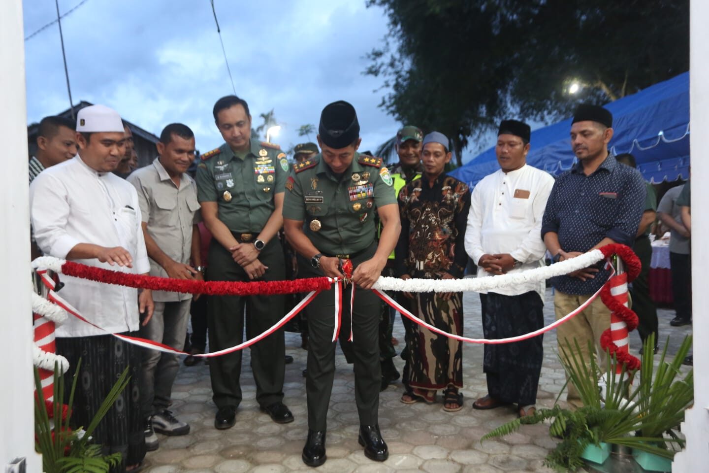 Senyum Bahagia Warga Siron Blang, Pangdam IM Resmikan Rehab Meunasah Al Haq