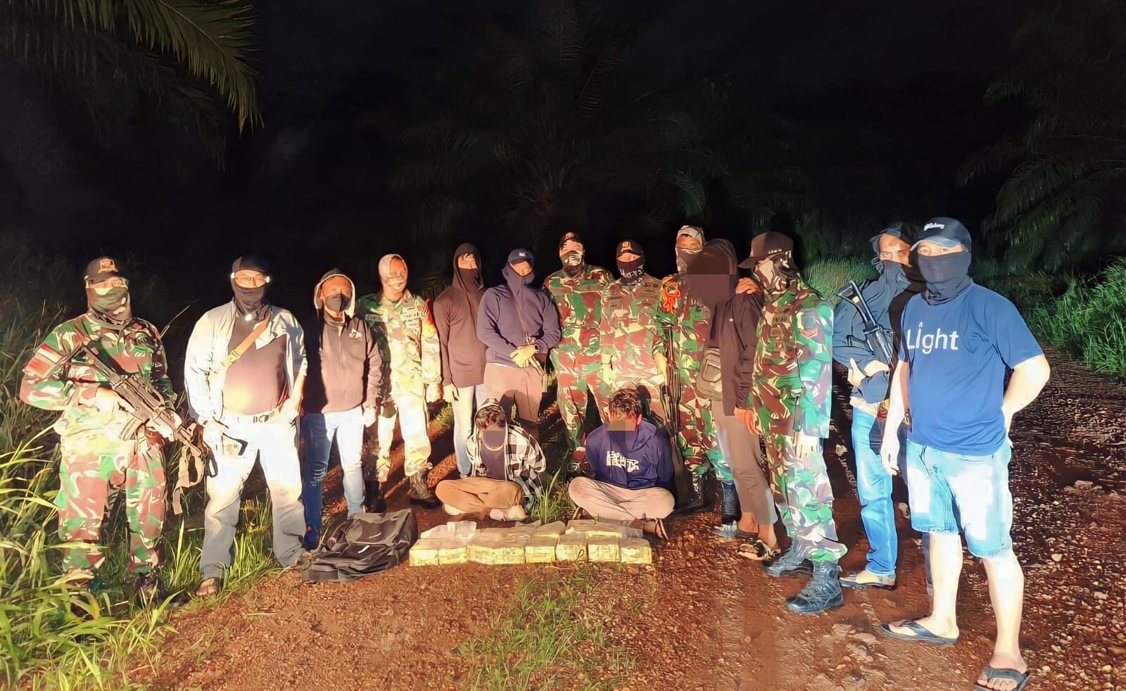 Satgas Pamtas Yonarmed 10 Kostrad Kembali Berhasil Amankan Sabu Seberat 15.5 Kilogram