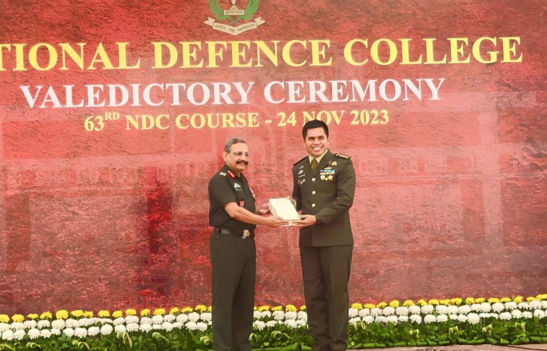 Membanggakan, Salah Satu Perwira Terbaik TNI AD Raih Book Prize Award National Defence College India