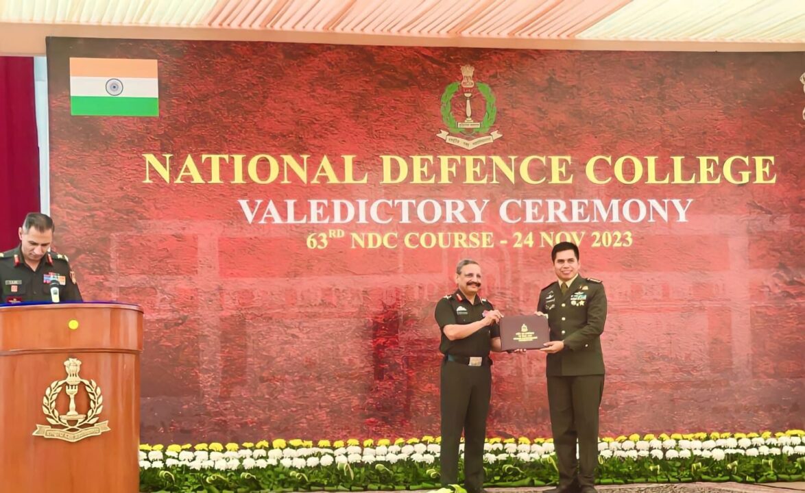 Membanggakan, Salah Satu Perwira Terbaik TNI AD Raih Book Prize Award National Defence College India