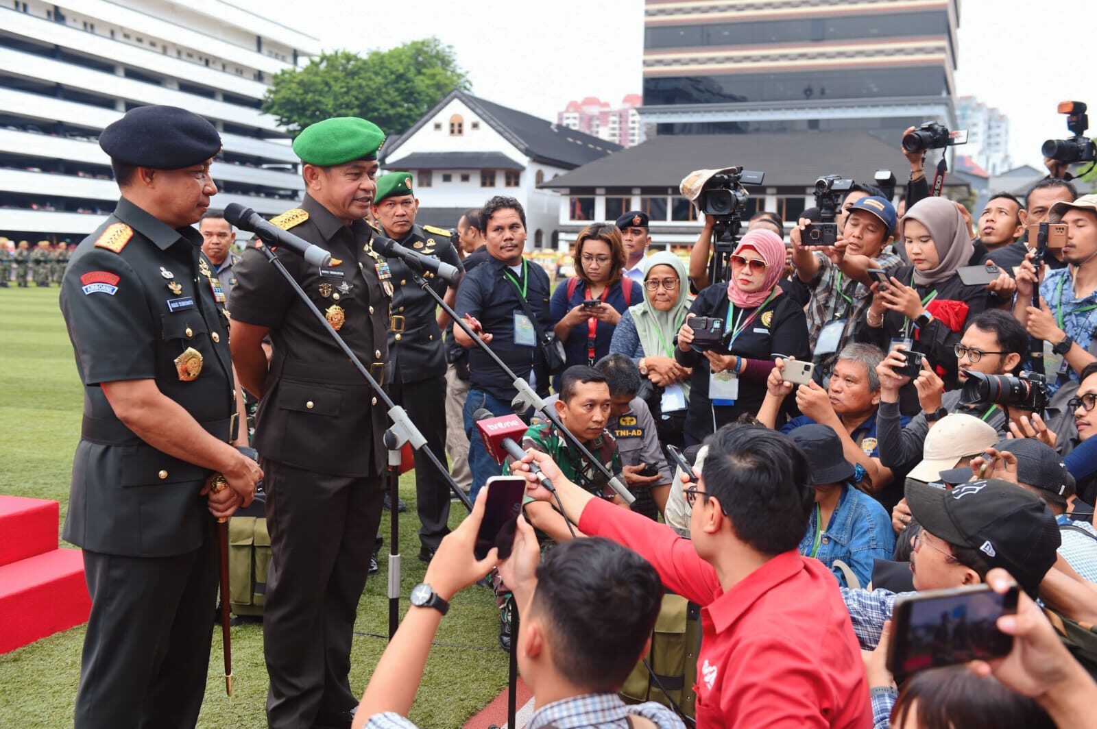 TNI AD Gelar Sertijab, Tongkat Estafet Kasad Berpindah Ke Jenderal TNI ...