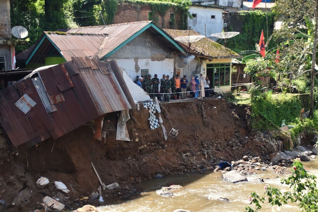 Kodim Wonosobo Karya Bakti Pasca Bencana Banjir Bandang dan Tanah Longsor