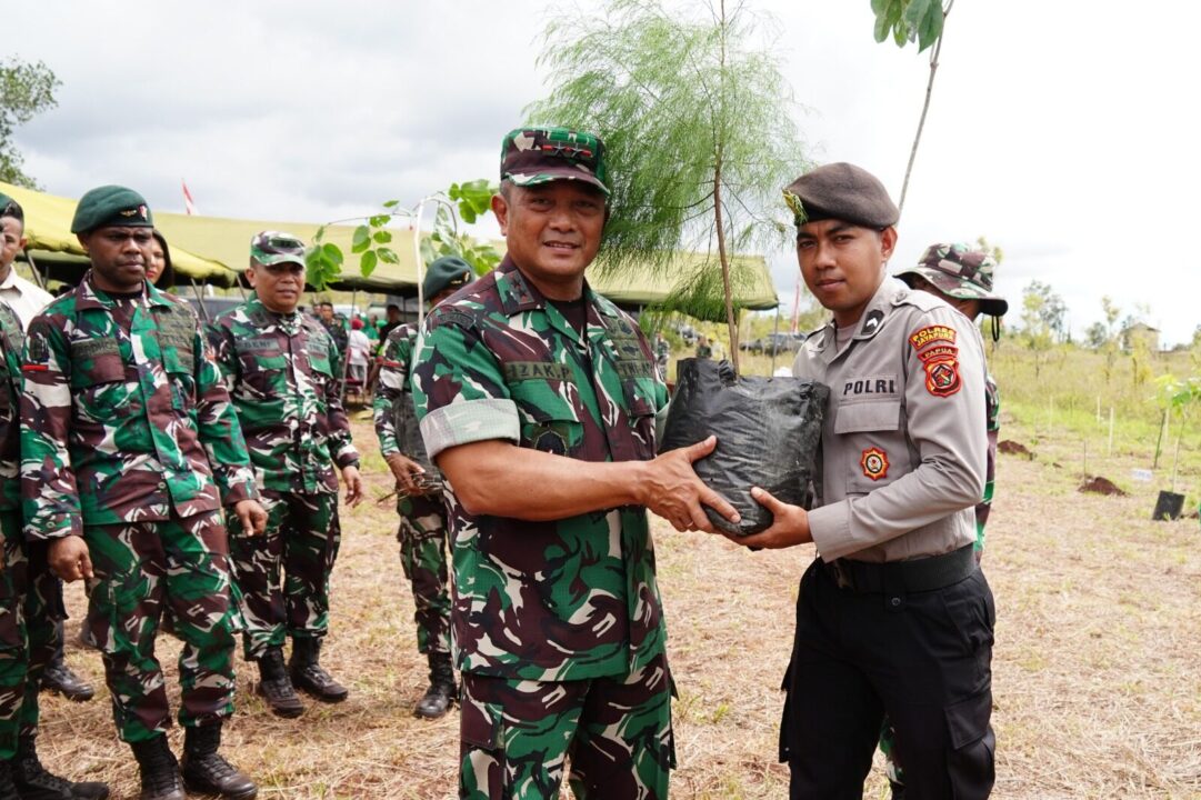 Buktikan Komitmen Rehabilitasi Hutan yang Rusak, Pangdam Cenderawasih Tanam Ribuan Pohon