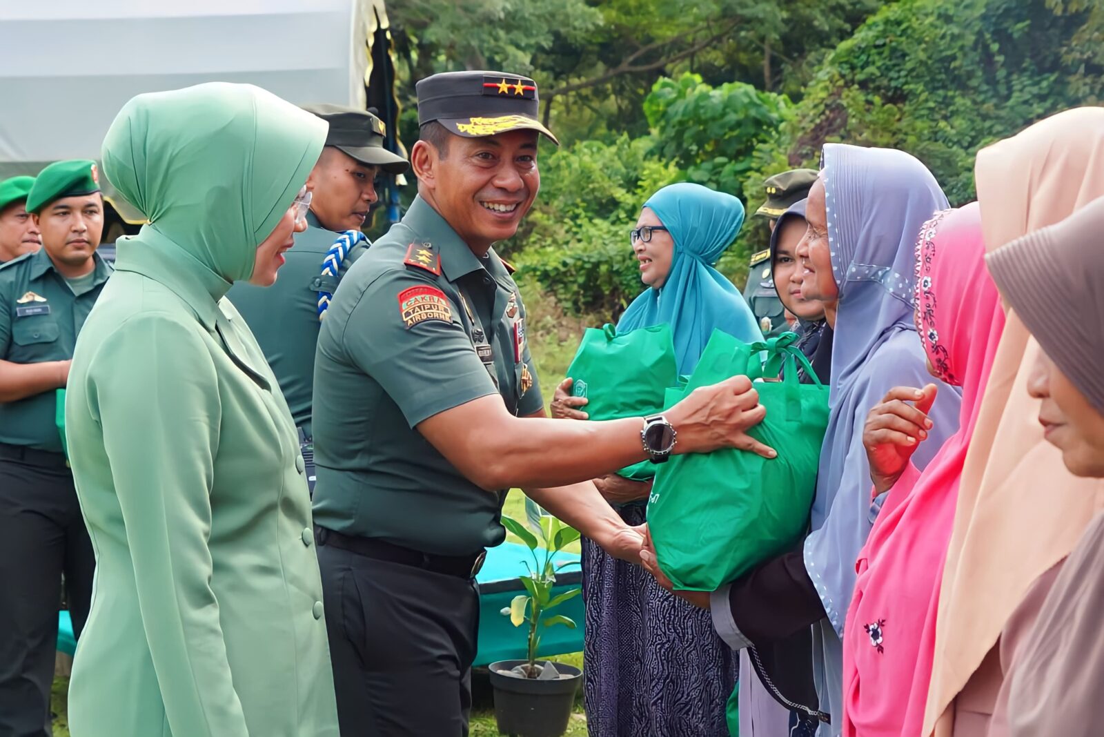 Pangdam Iskandar Muda Buka Kegiatan Bhakti Sosial Dalam Rangka HUT ke 67 Kodam IM