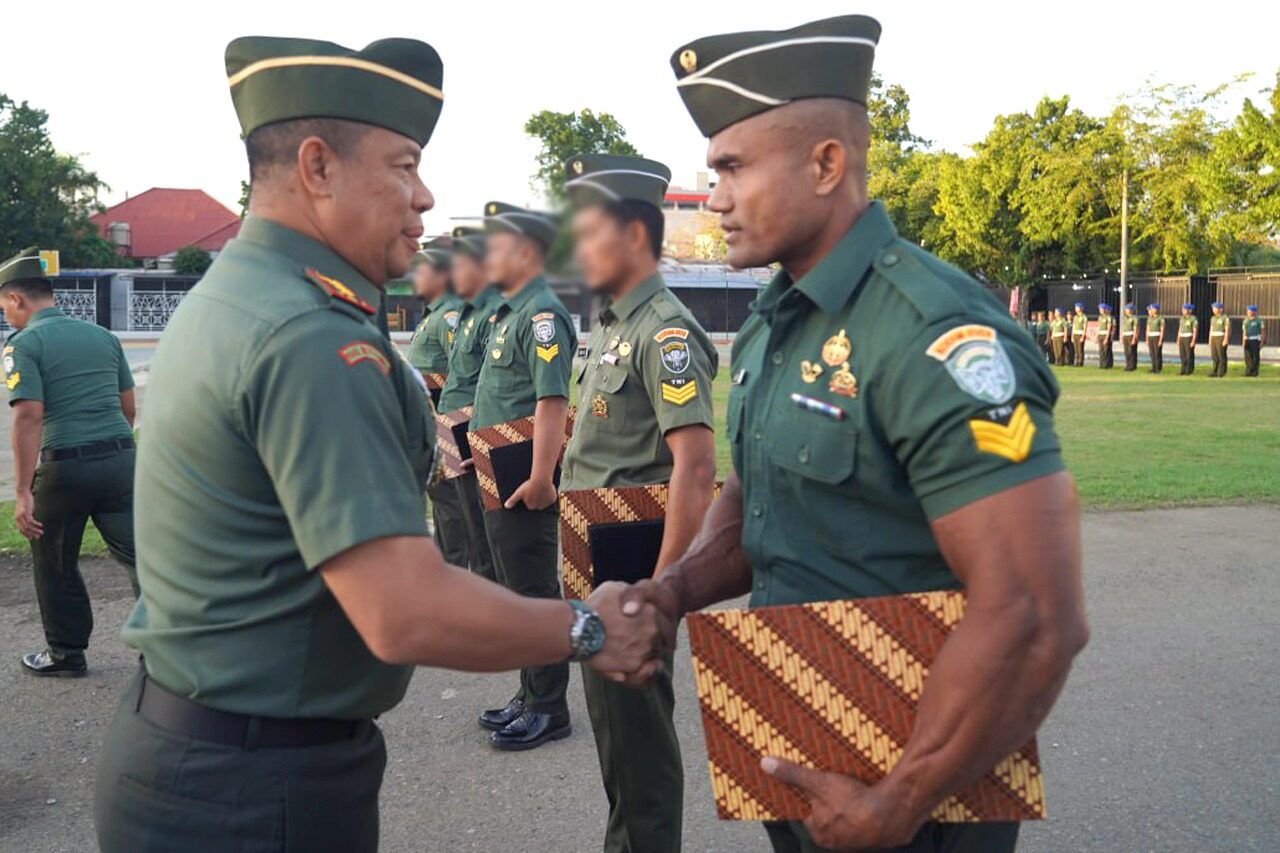 Penghargaan Kepada Lima Prajurit Berprestasi, Salah Satunya Juara Binaraga TNI-Polri Se-Indonesia