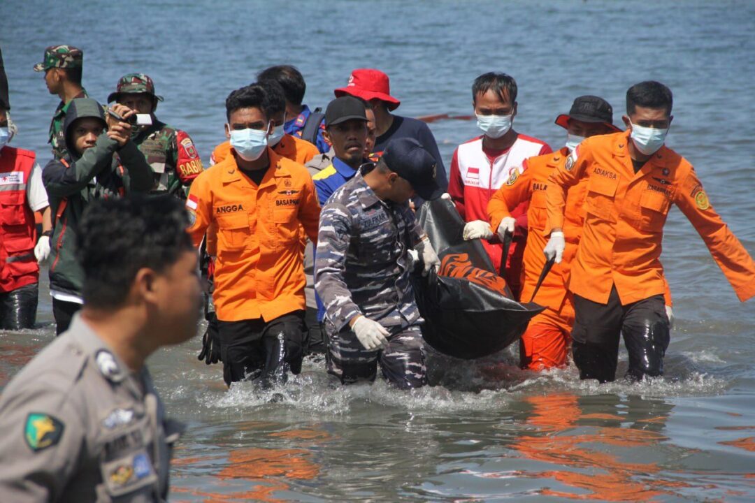 Dandim 1418/Mamuju Pimpin Langsung Pencarian Korban Kapal Lost Kontak di Perairan Pulau Ambo, Mamuju