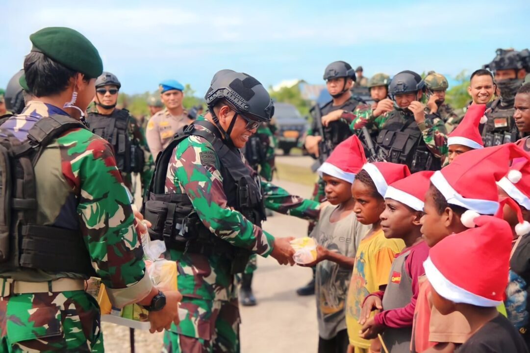 Pangkostrad Tembus Zona Hitam Papua Temui Prajuritnya di Kenyam Nduga