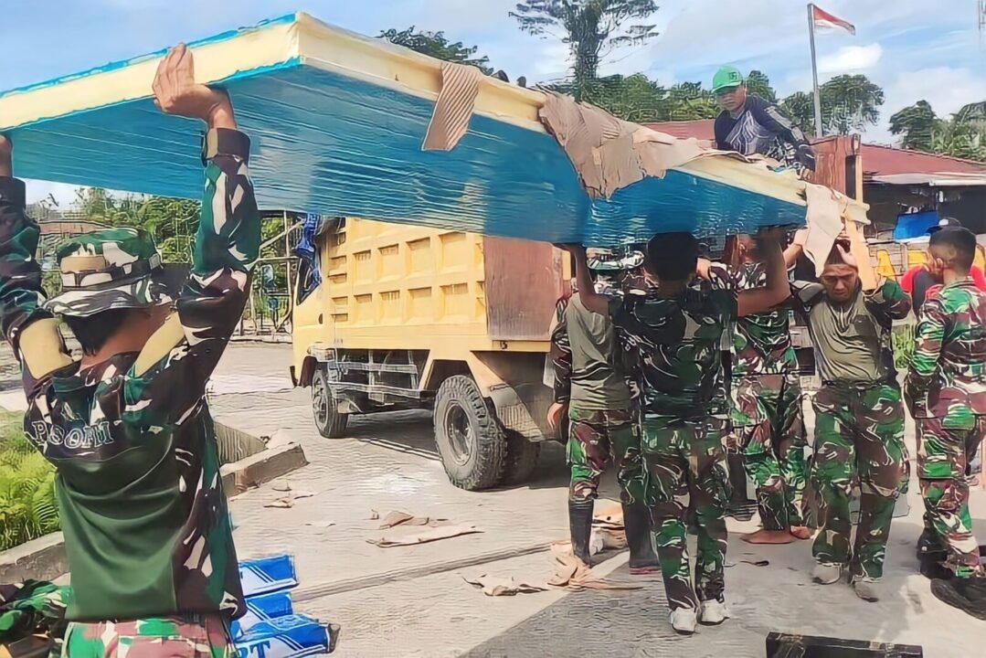 Tembus Hutan Belantara Papua, Bahan Bangunan Gereja Mendarat di Tanah Kenyam